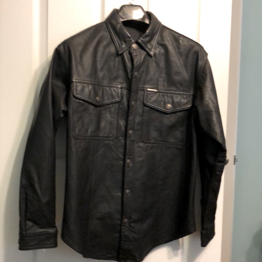 HD- Men’s soft black leather jacket size medium. Worn but like new.